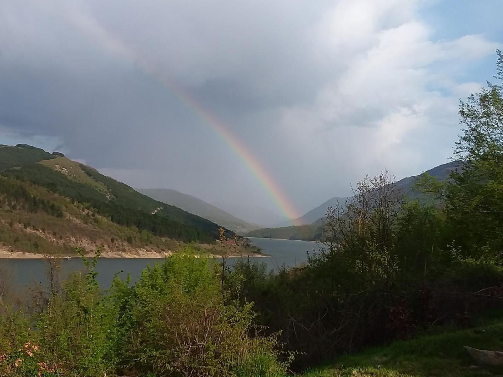 Zavojsko Jezero - Vila Jezero Pirot Luaran gambar