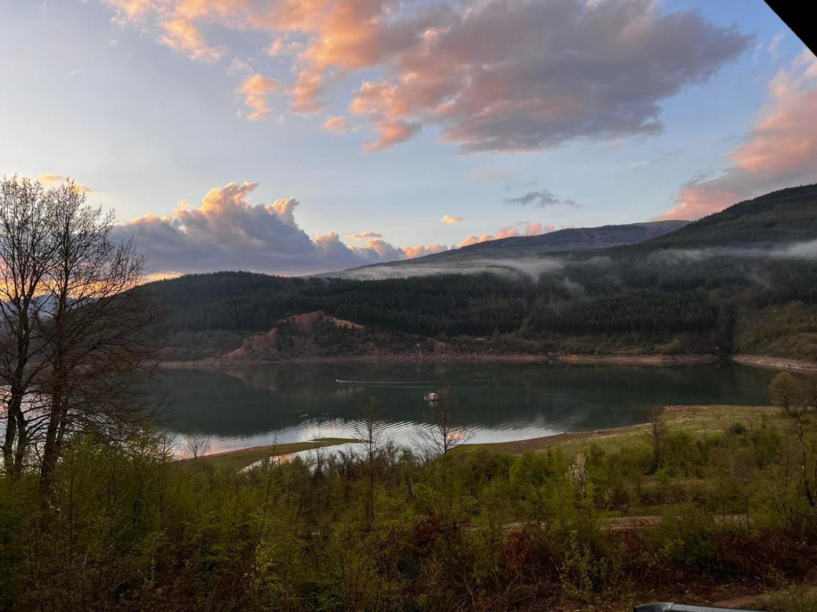 Zavojsko Jezero - Vila Jezero Pirot Luaran gambar